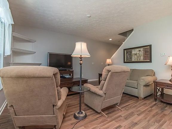 3rd image of 9263 Great Lakes Cir