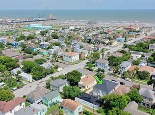 3010 Avenue Q APT 1, Galveston, TX 77550