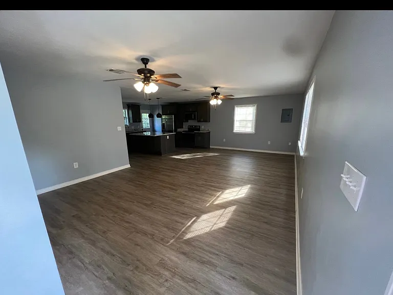 101 Clark Ave — Photo 4