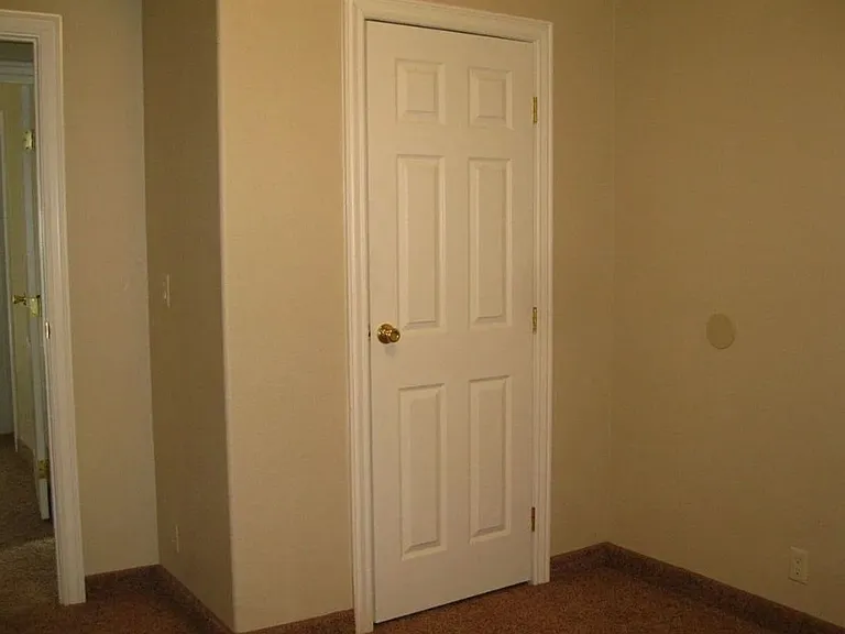 311 N Highland Dr — Photo 9