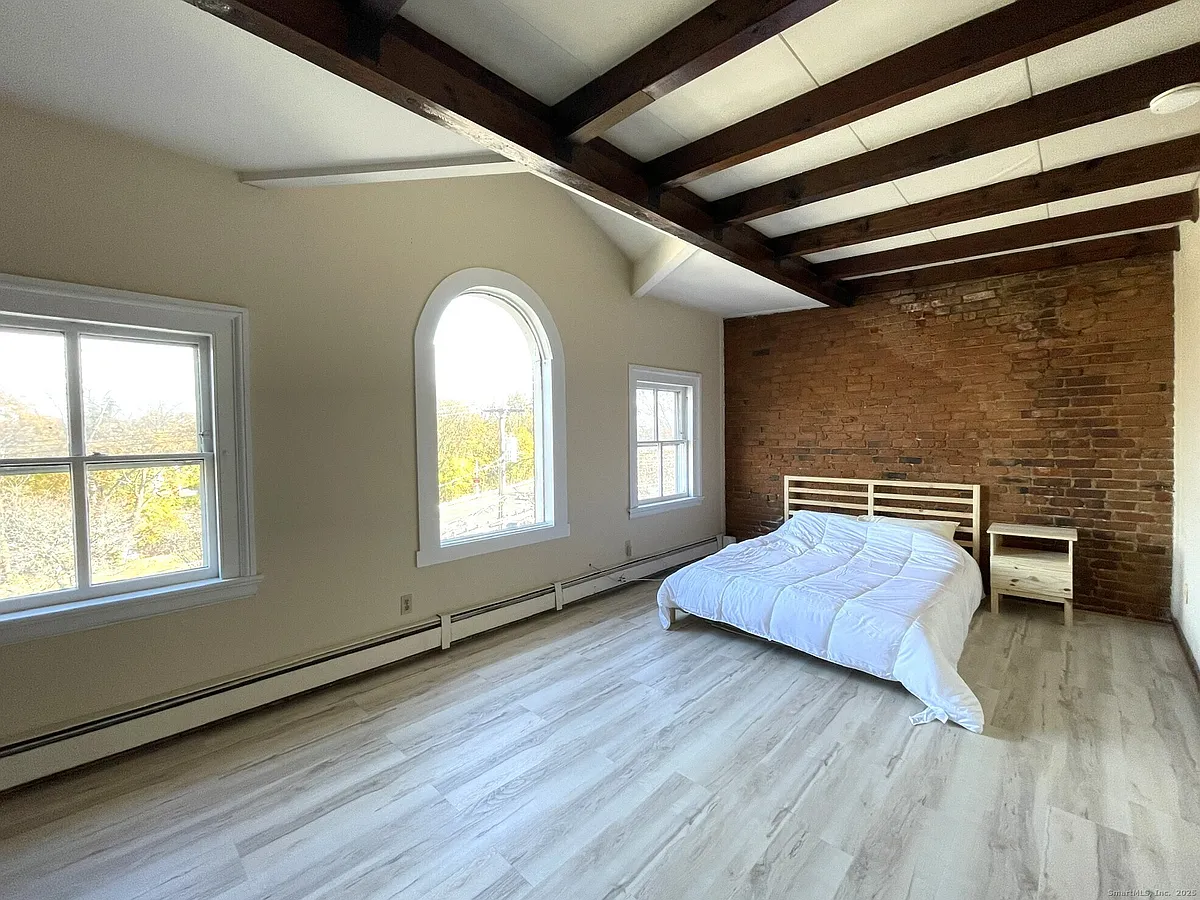 Building Photo - 32 Trumbull St #4