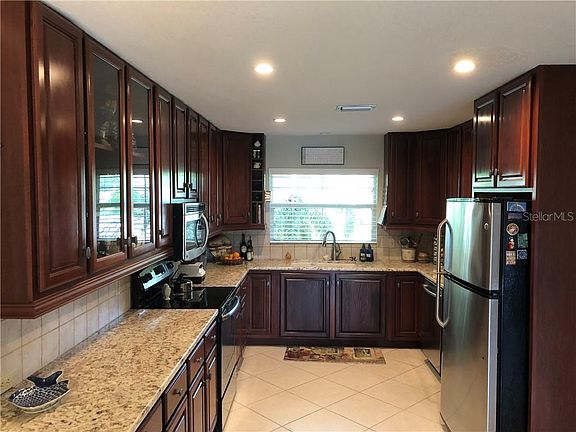 5th image of 105 Hillcrest Dr