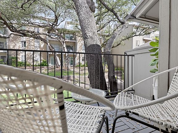 4th image of 3018 S 1st St APT 205