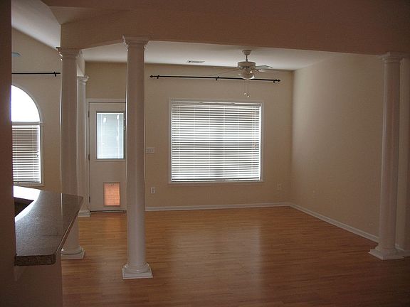 3rd image of 281 Wycliff Dr