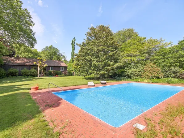 45 Meadow Way, East Hampton, NY 11937