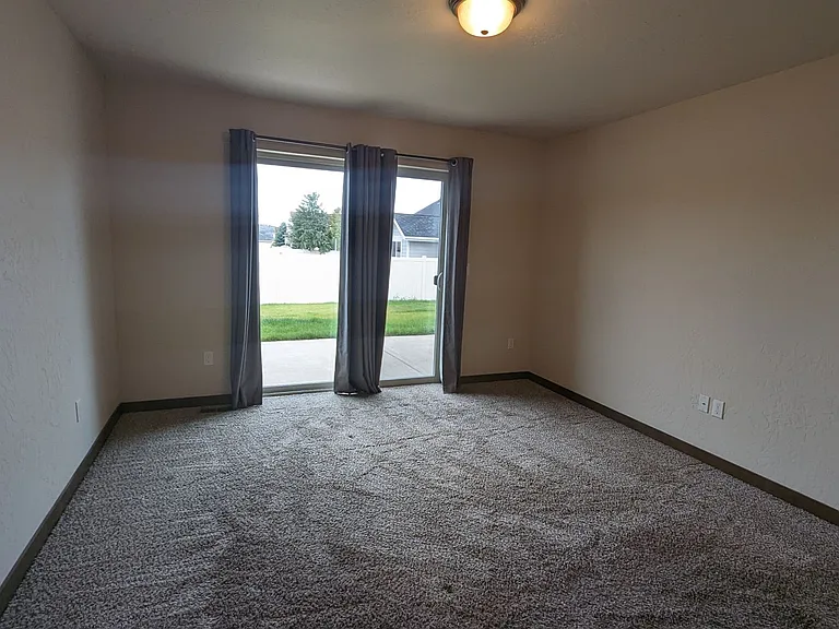 2537 N Lehigh Ct — Photo 9