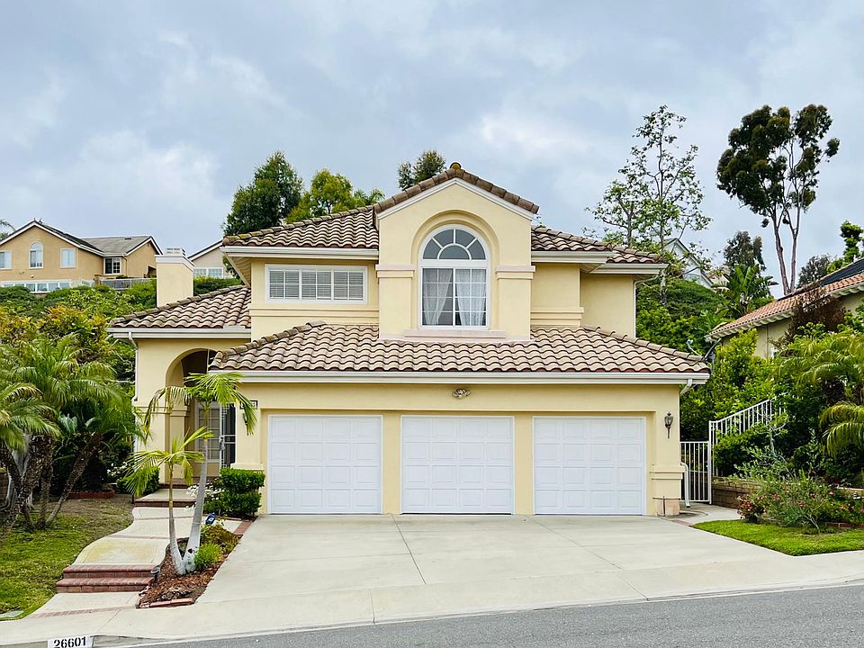 1st image of 26601 White Oaks Dr