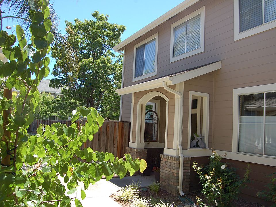 1st image of 354 Powerscourt Way