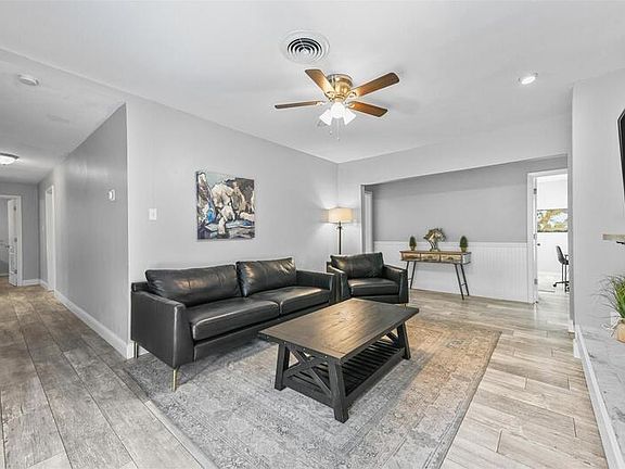 5th image of 6209 Calmont Ave
