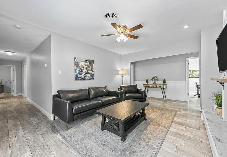 6209 Calmont Ave — Photo 5