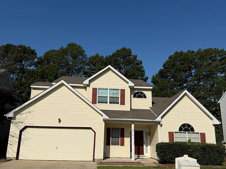 814 Holbrook Dr — Photo 1