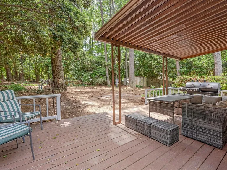 409 Northclift Dr — Photo 14