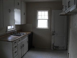 5th image of 1820 Oakland Ave