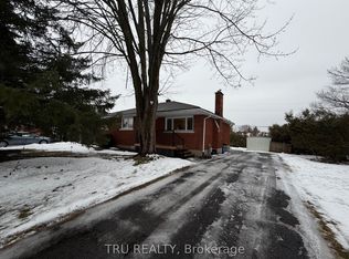 7 Roundhay Dr, Ottawa, ON K2G1B6