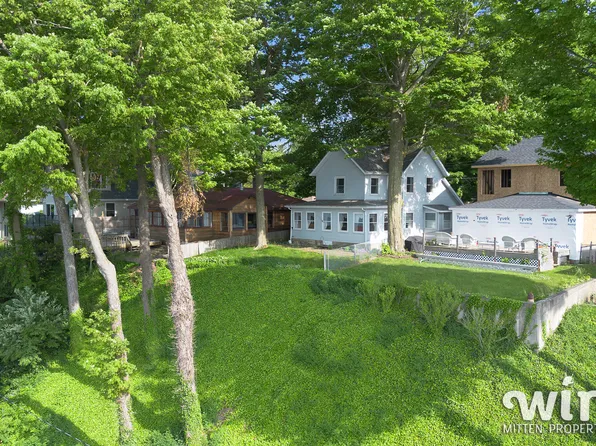 8039 Shore Ln, Watervliet, MI 49098