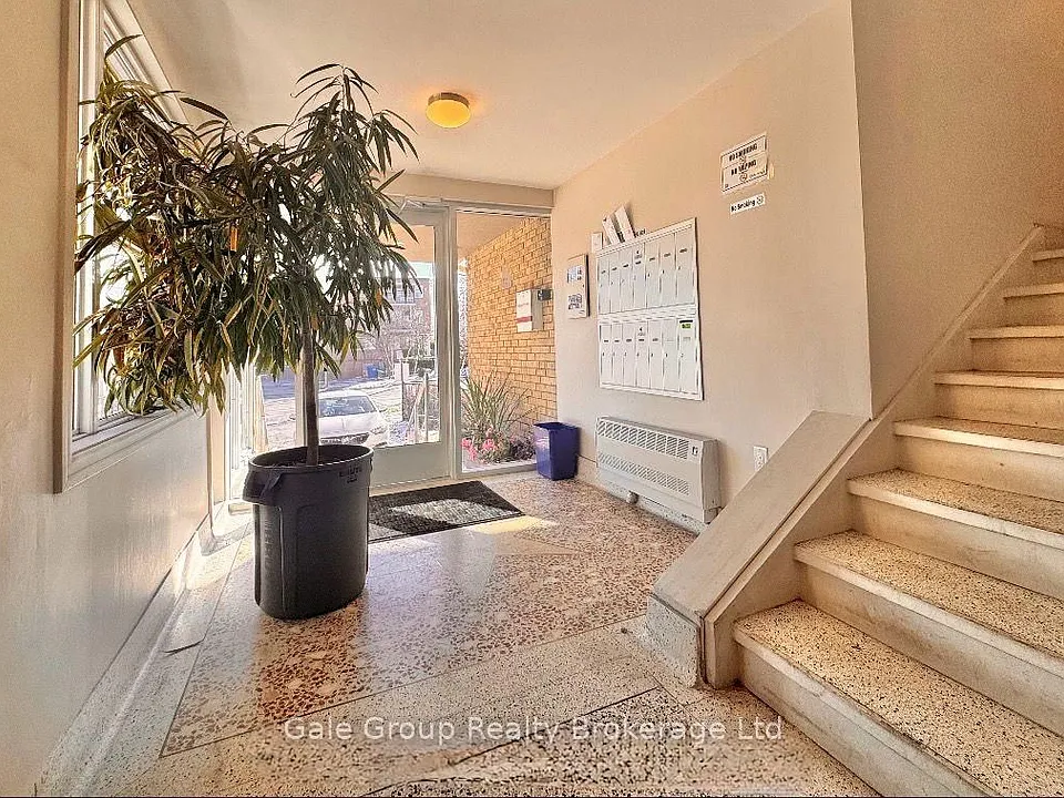 5 Paisley Blvd E #102