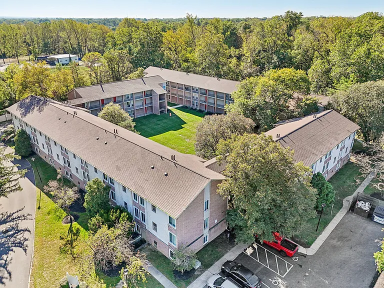 Raccoon Creek Apartments — Photo 17