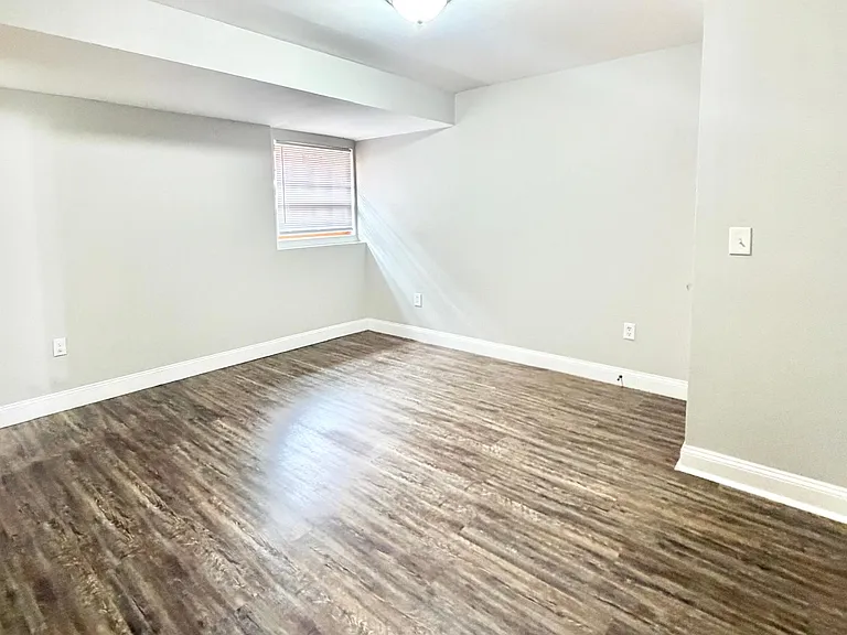 28 E Grand Ave #BC — Photo 2