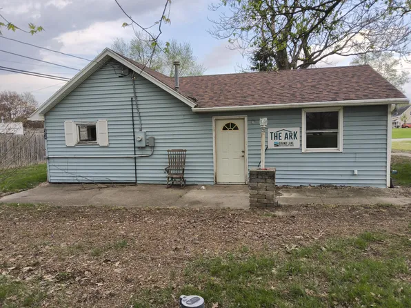 34 S High St, Montezuma, OH 45866