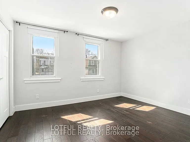 11 Champagne Ave S — Photo 8