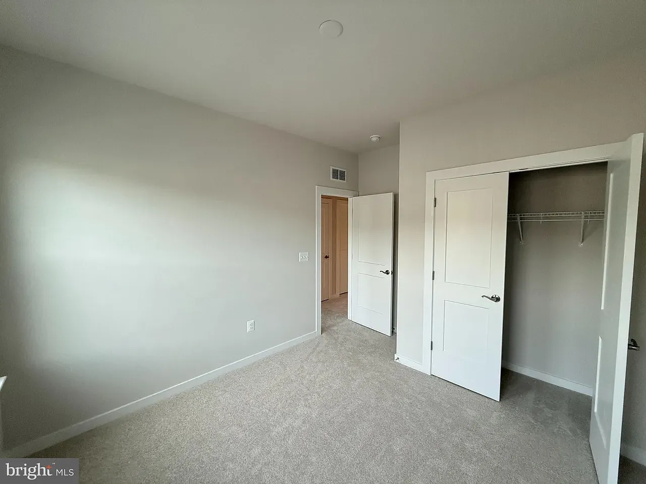 3 bed, 3.5 bath, 2252 sqft, $3,500 — Photo 4