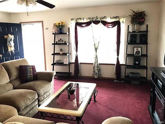 2nd image of 806 Tiffany Ct