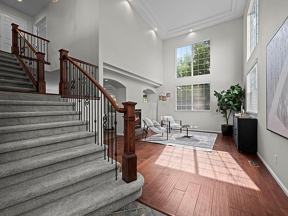 5th image of 718 Mathews Cir