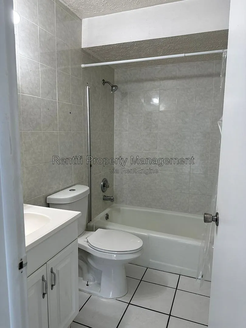2 bed, 1.0 bath, 812 sqft, $1,250 — Photo 4