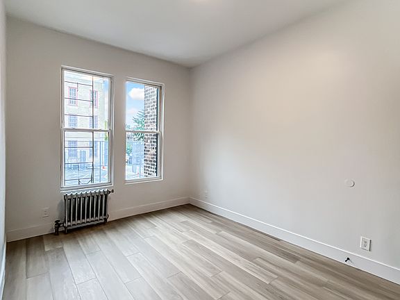 1ST BEDROOM (UN-STAGED)