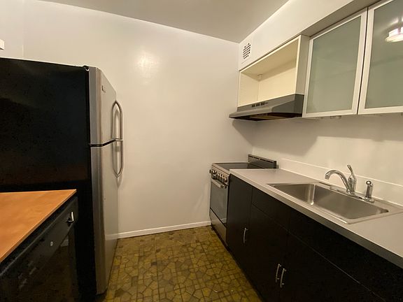 2nd image of 40 W 87th St APT 1