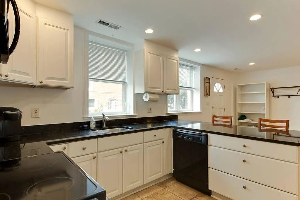 2 bed, 1000 sqft, $2,500 — Photo 2