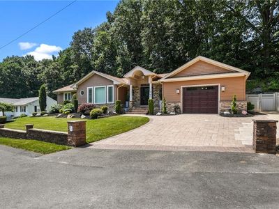 16 Evergreen Pkwy, North Providence, RI, 02904