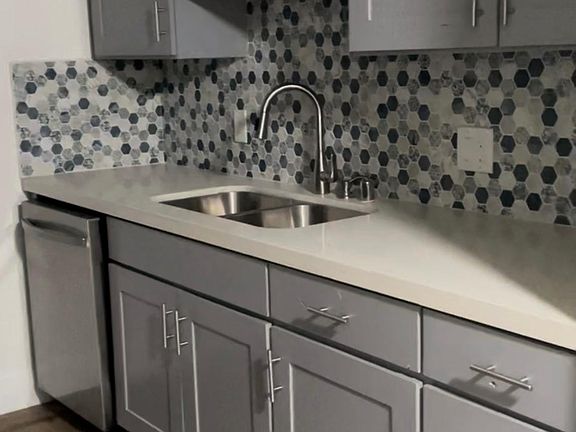 5th image of 3915 Cambridge St #4