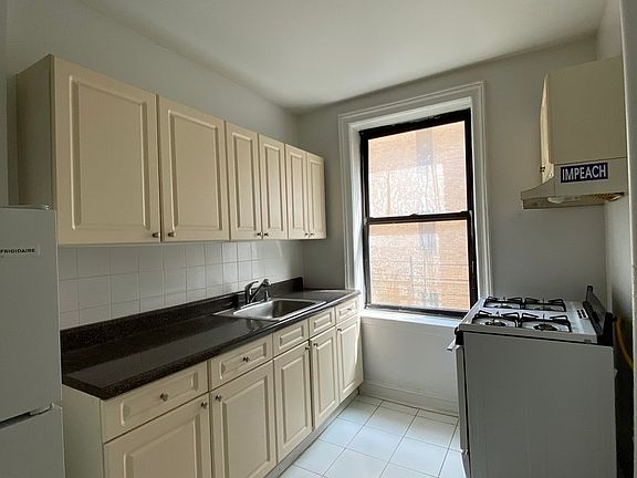 4th image of 201 Linden Blvd APT B23