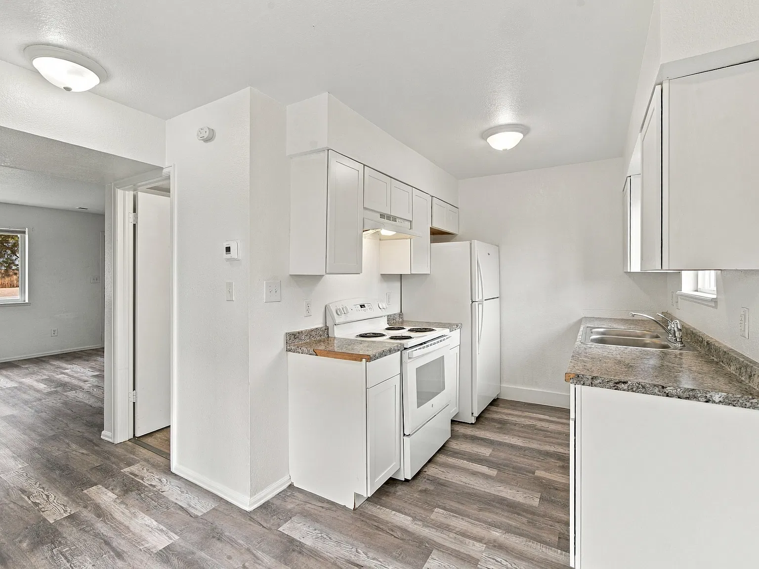 2 bed, 1.5 bath, 1000 sqft, $1,350 — Photo 4