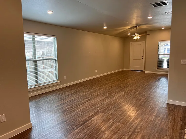3406 Tiffin Ave — Photo 8