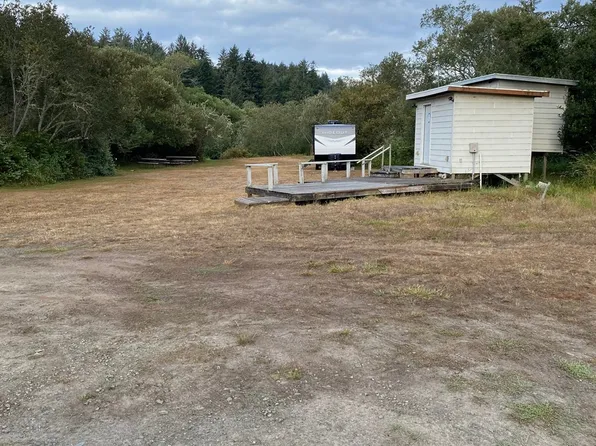 165 S 3rd St, Lakeside, OR 97449