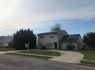 38 Blanche St, Plainview, NY 11803