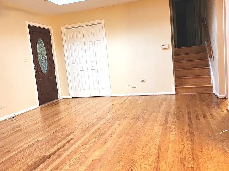 209 N Stevenson Ln — Photo 2