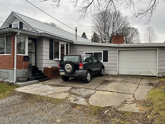 4th image of 201 1/2 Martha St