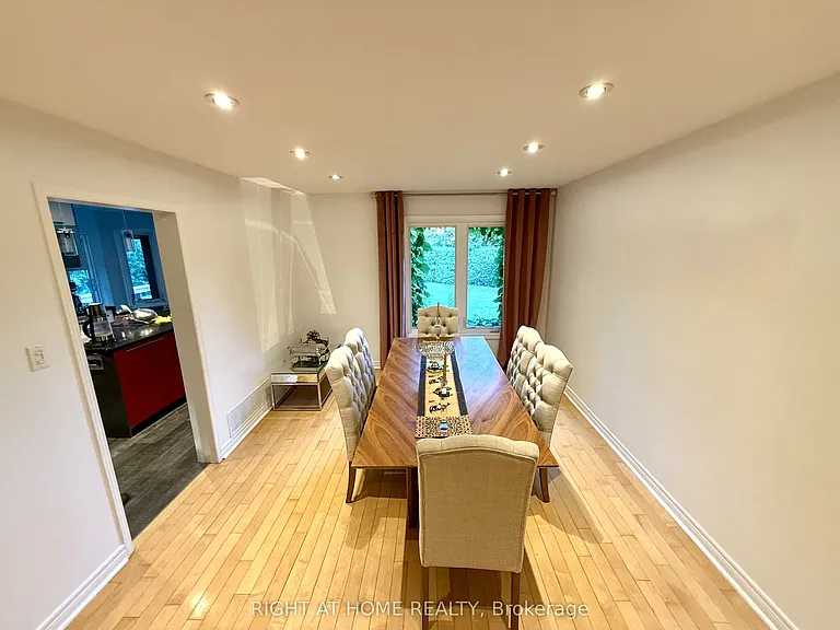 43 Topham Cres — Photo 11