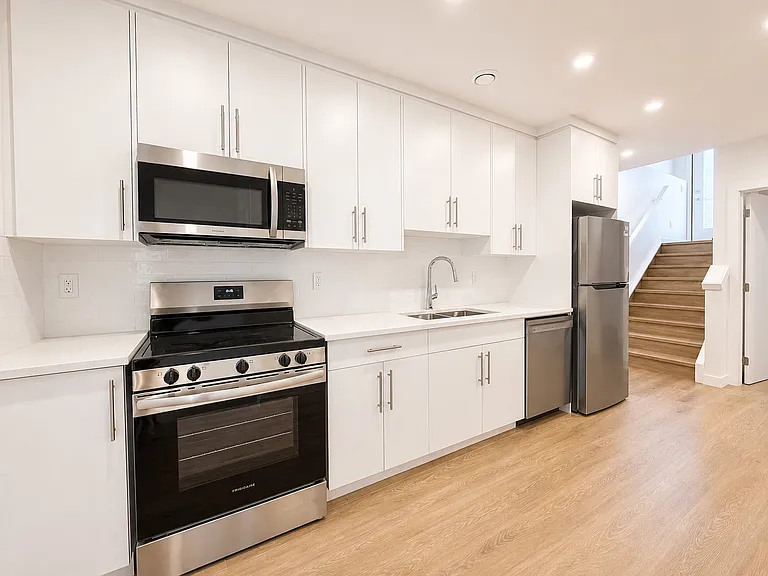 2858 Grant Cres SW #2856-R — Photo 8
