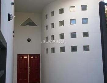 1st image of 2724 Lakecrest Dr