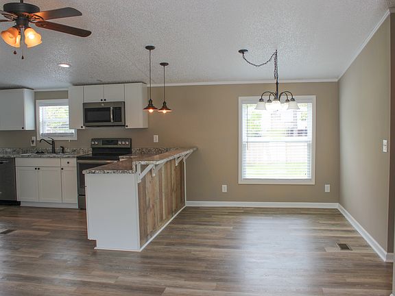 Open kitchen to dining w/bar