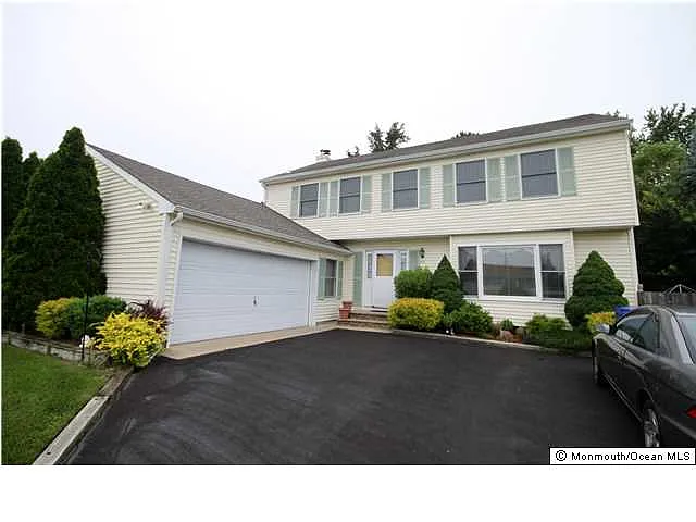 62 Theresa Ct photo 1