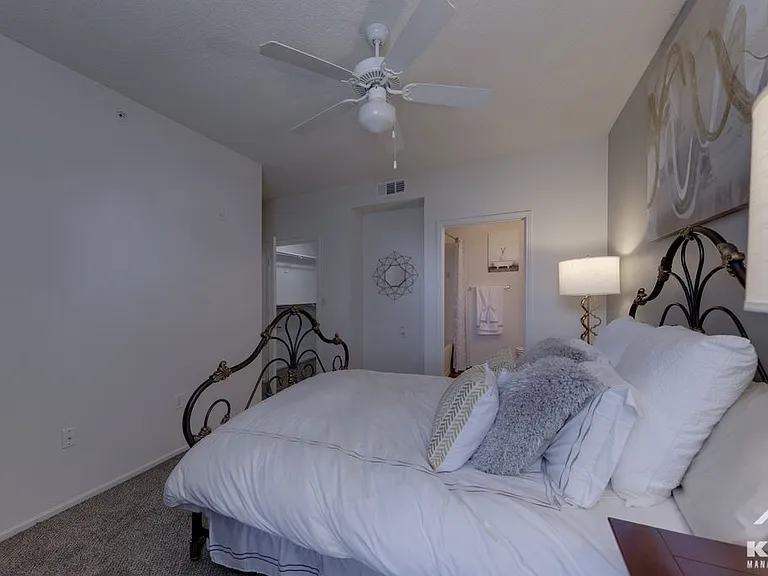 La Crosse Apartments — Photo 22