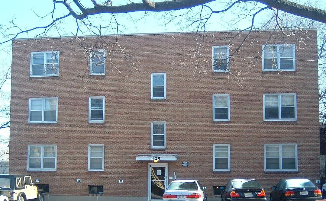425 — Photo 1