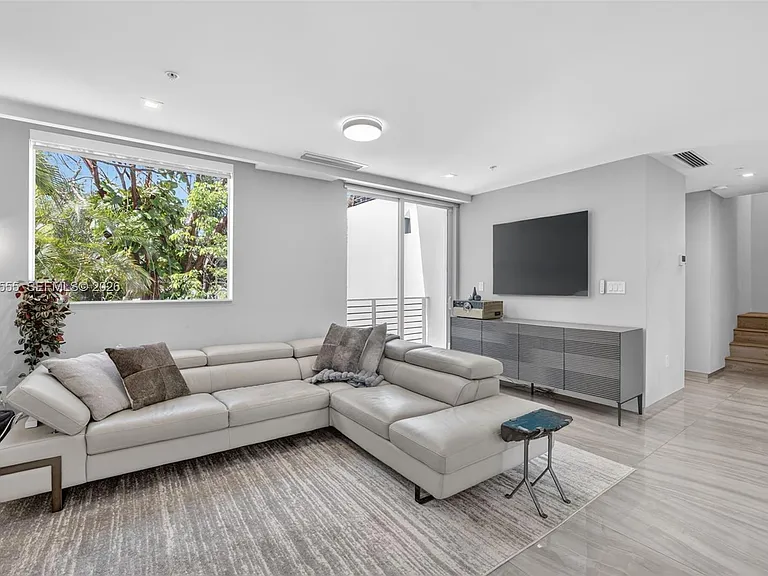 700 NE 14th Ave #311 — Photo 11