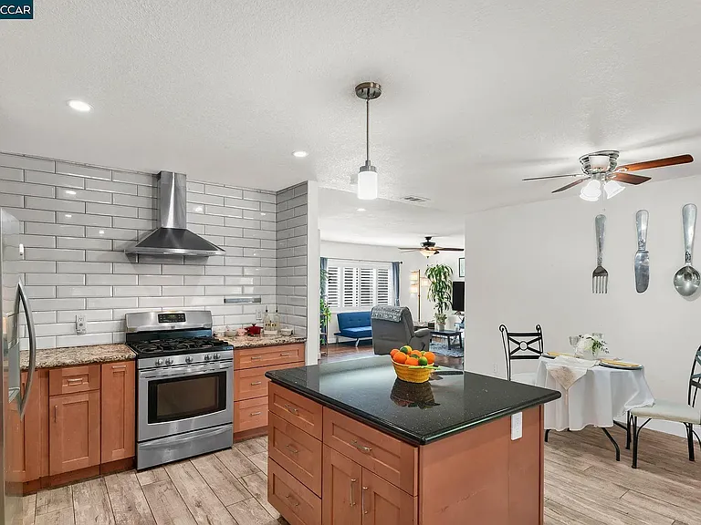 1331 Pear Dr — Photo 7