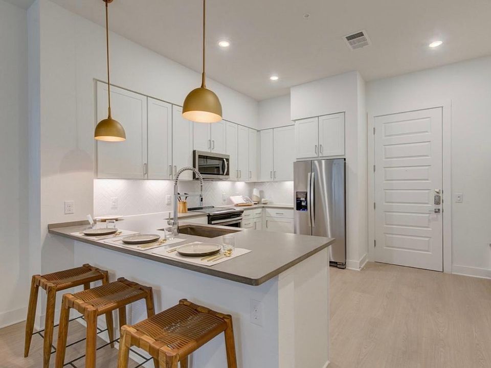 2nd image of 2198 Arthur St #612